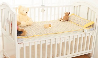 婴儿床怎样做床围（婴儿床床围制作方法）