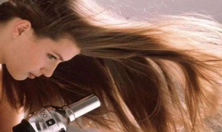 自来卷头发怎么变直（自来卷头发怎么变直变顺滑）