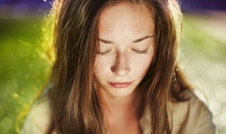 脸上雀斑多怎么处理 脸上雀斑多是怎么回事