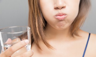 盐水漱口方法（正确的盐水漱口方法）
