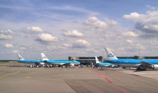 坐飞机提前一个小时到机场可以吗（坐飞机提前一个小时到机场可以吗）