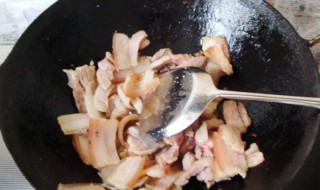 铁锅除油垢好方法（铁锅除油垢最好办法）