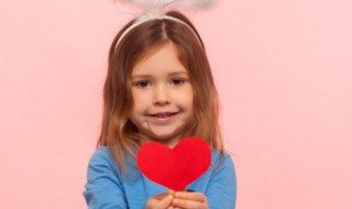 何姓女孩漂亮有涵养的名字（何姓女孩漂亮有涵养的名字两字）