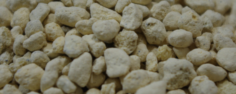 鹿沼土和赤玉土区别 配土 赤玉土 鹿沼土和赤玉土哪个好