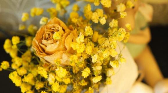 如何制作干花（如何制作干花玫瑰）