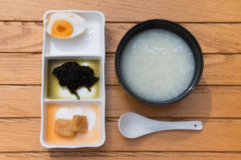 白米粥的功效与作用（苹果白米粥的功效与作用）