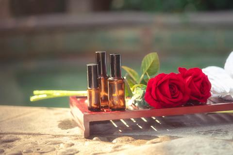 葡萄籽精油的功效与作用（葡萄籽精油的功效与作用及使用方法）