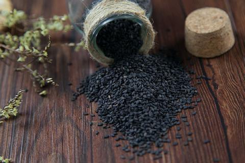 吃黑芝麻的功效与作用 女人每天吃黑芝麻的功效与作用