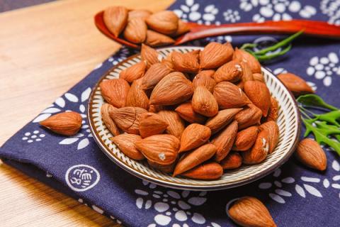 南杏仁的功效与作用 南杏仁的副作用和危害