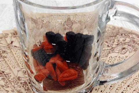 桑椹枸杞的功效与作用 桑椹枸杞的功效与作用及食用方法禁忌