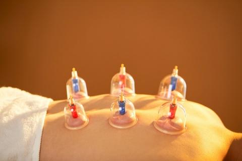 后背拔罐位置与功效（后背拔罐的作用与功效）