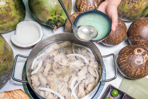 椰子汤的功效与作用 排骨椰子汤的功效与作用