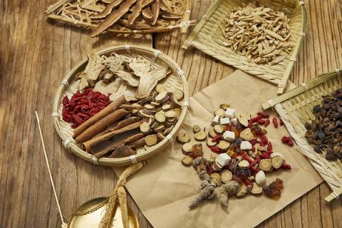 党参黄芪泡水的功效与作用（党参黄芪泡水的功效与作用）