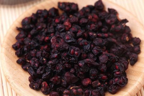 酒五味子的功效与作用（酒五味子的功效与作用及食用方法）