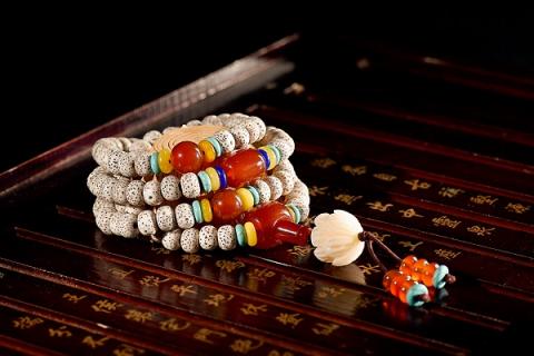 南红玛瑙的功效与作用 冰飘南红玛瑙的功效与作用