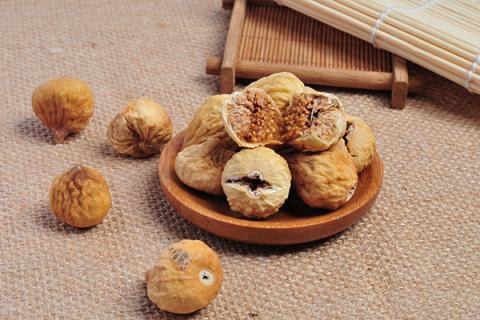 无花果干果的功效与作用（无花果干果的功效与作用及食用方法）