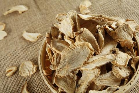 玛卡泡酒的功效与作用 桑葚和玛卡泡酒的功效与作用