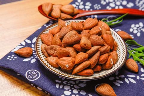 杏仁茶的功效与作用（杏仁茶的做法和配方）