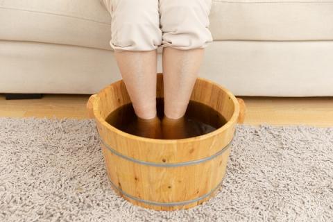 醋泡脚的功效与作用（醋泡脚的功效与作用好处和坏处）