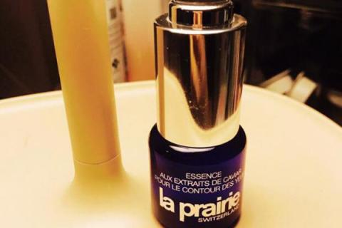 鱼子酱精华液的功效与作用（鱼子酱精华液的功效与作用价格）