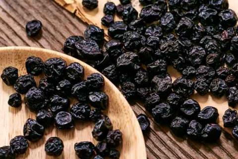 蓝莓干的功效与作用（蓝莓干的功效与作用及禁忌）