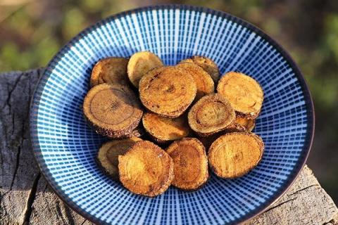 灸甘草的功效与作用（炙甘草的功效与作用）