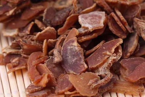 红参泡水喝的功效与作用（当归黄芪红参泡水喝的功效与作用）