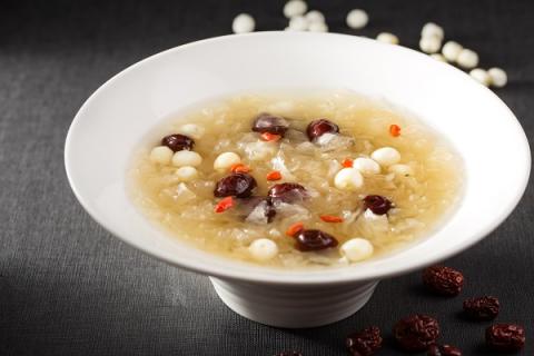 绿豆银耳汤的功效与作用 绿豆银耳汤的功效与作用禁忌