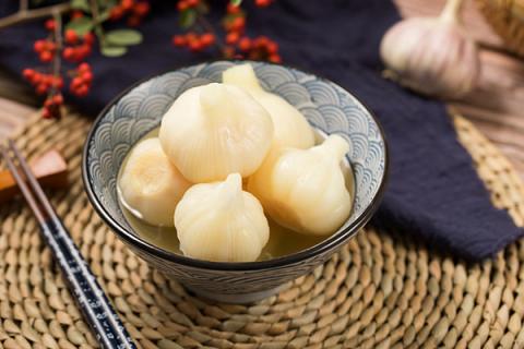 蒜泡白酒的功效与作用 蒜泡白酒的功效与作用及禁忌