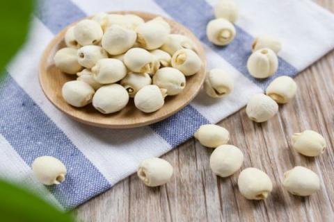 女生吃莲子的功效与作用 女的吃莲子的功效与作用