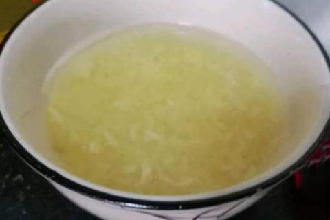 大蒜水的功效与作用（大蒜水浇花的功效与作用）