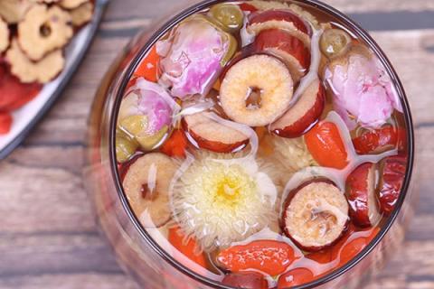 玫瑰八宝茶的功效与作用 玫瑰八宝茶的功效与作用及禁忌