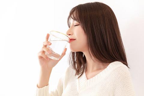 喝盐开水的功效与作用 白开水加盐可以消炎吗