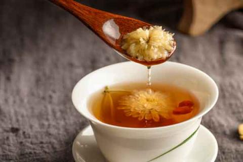 茯苓菊花茶的功效与作用（茯苓菊花茶的功效与作用）