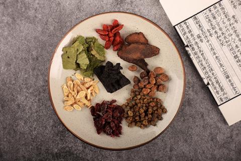 八宝茶的功效与作用（玫瑰八宝茶的功效与作用）