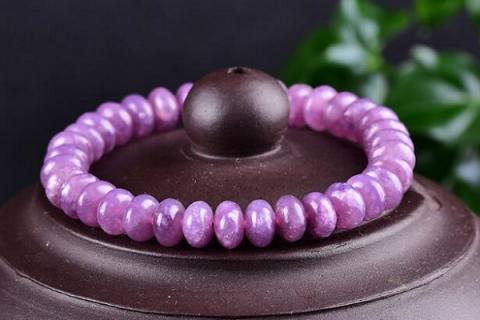 梅花碧玺的功效与作用（梅花碧玺的功效与作用禁忌）