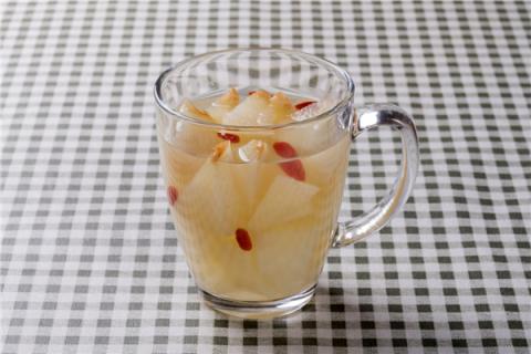 冰糖雪梨饮料的功效与作用 冰糖雪梨饮料的功效与作用禁忌