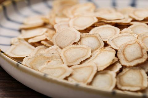 西洋参片泡水的功效与作用（黑枸杞和西洋参片泡水的功效与作用）