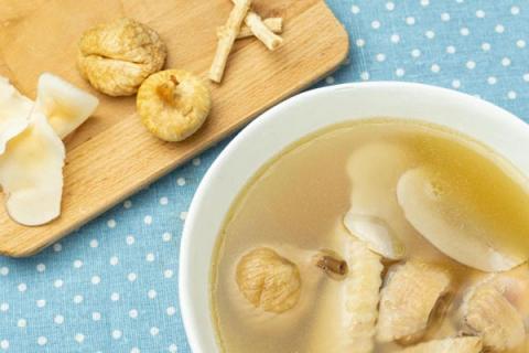 无花果煲汤的功效与作用 无花果煲汤的功效与作用禁忌