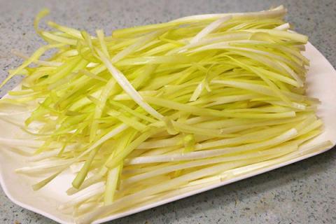 韭黄的功效与作用（韭黄的功效与作用图片）