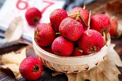 山楂干泡水喝的功效与作用（山楂干泡水喝的功效与作用禁忌）