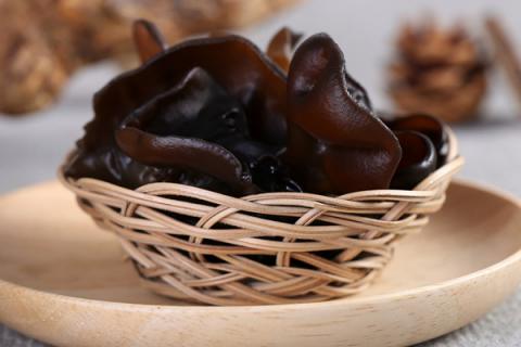 多吃木耳的功效与作用（多吃木耳的功效与作用禁忌）