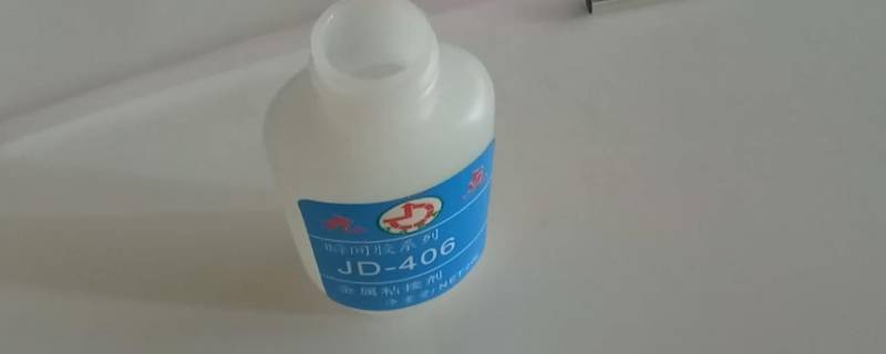 裤子上有pvc胶水怎么办 裤子上弄上防水胶怎么办