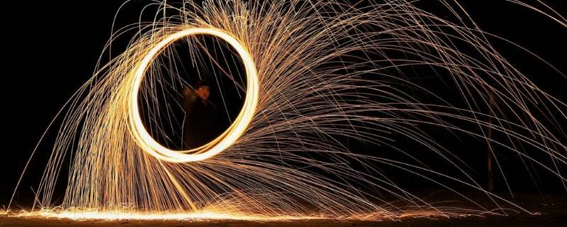 钢丝棉烟花是什么原理（钢丝棉烟花是什么原理做的）