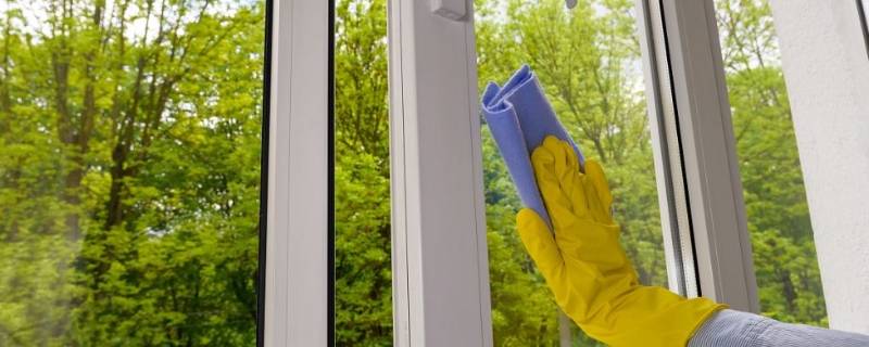 洗洁精加什么擦玻璃干净（洗洁精加什么擦玻璃干净呢）