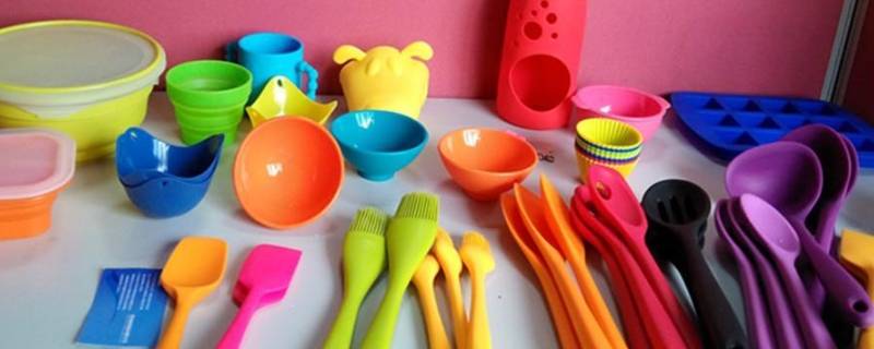 硅胶染色了怎么清洗（硅胶染色了怎么清洗不掉）