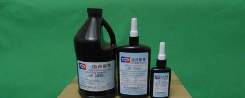 玻璃修复液是什么胶水（玻璃修复液是什么胶水做的）