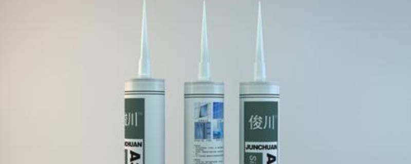 衣服上中性硅酮耐候胶怎么洗（中性硅酮耐候胶怎么洗掉）