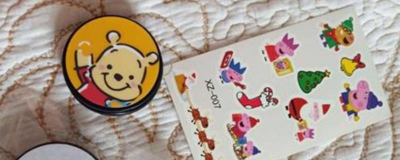 贴纸贴在桌上很难撕掉怎么办 桌子上贴了贴纸撕不掉怎么办