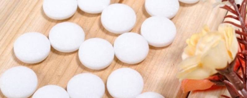 卫生球和樟脑丸的区别（卫生球好还是樟木丸好）